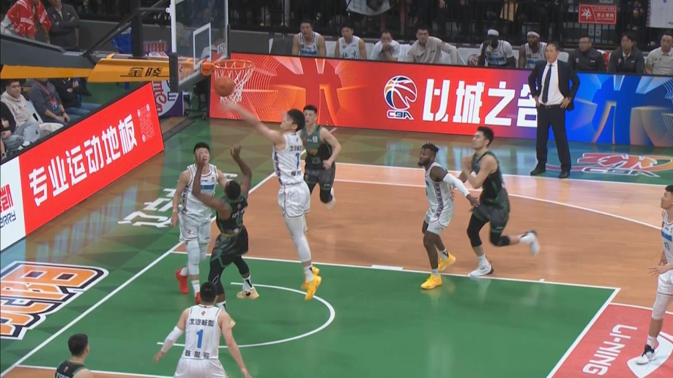 曾凡博釘板血帽弗格上籃 本場個人第6個蓋帽！